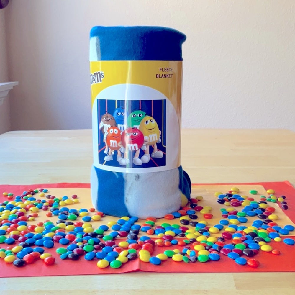🔵🟡🟢 M&M’S BLANKET 🔴🟤🟠  NWT 🔴🟡🔵